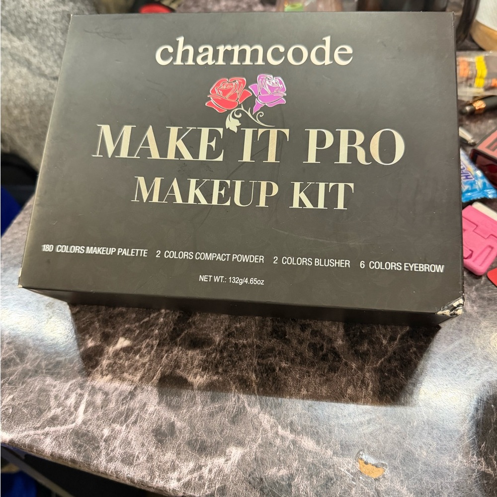 Make It Pro Eyeshadow Palette - Black